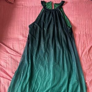 Elegant Green Sleeveless Gown